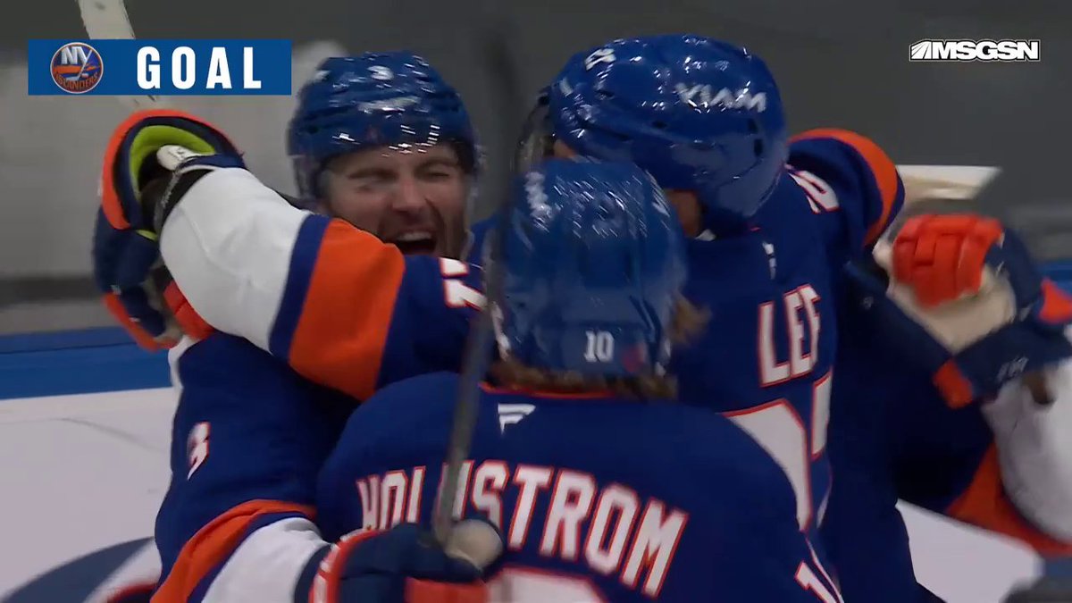 ADAM PELECH LATE IN THE THIRD!! 😱 The New York Islanders have the lead!