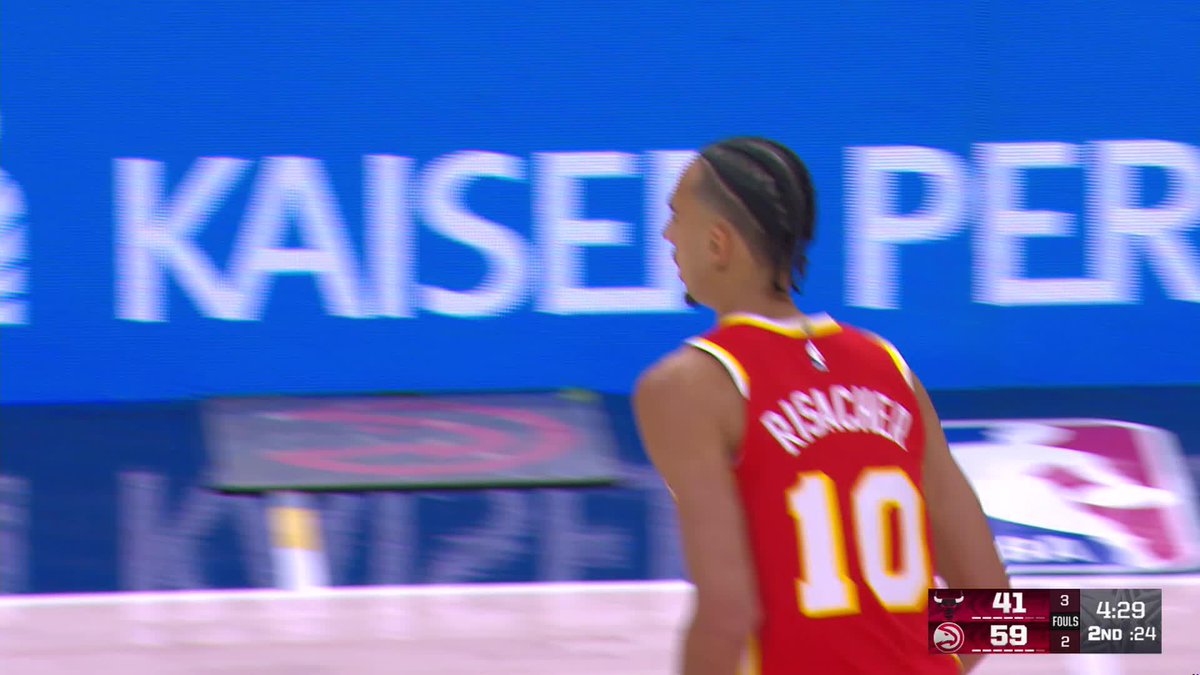 Josh Giddey hits the clutch bucket over Trae Young and gives him a ‘too small’. Giddey finished with 19 points, 11 rebounds, and 15 assists. It’s his 7th triple-double this season, which is 2nd in the NBA behind Jokic (14). Bulls have won 4 straight games.