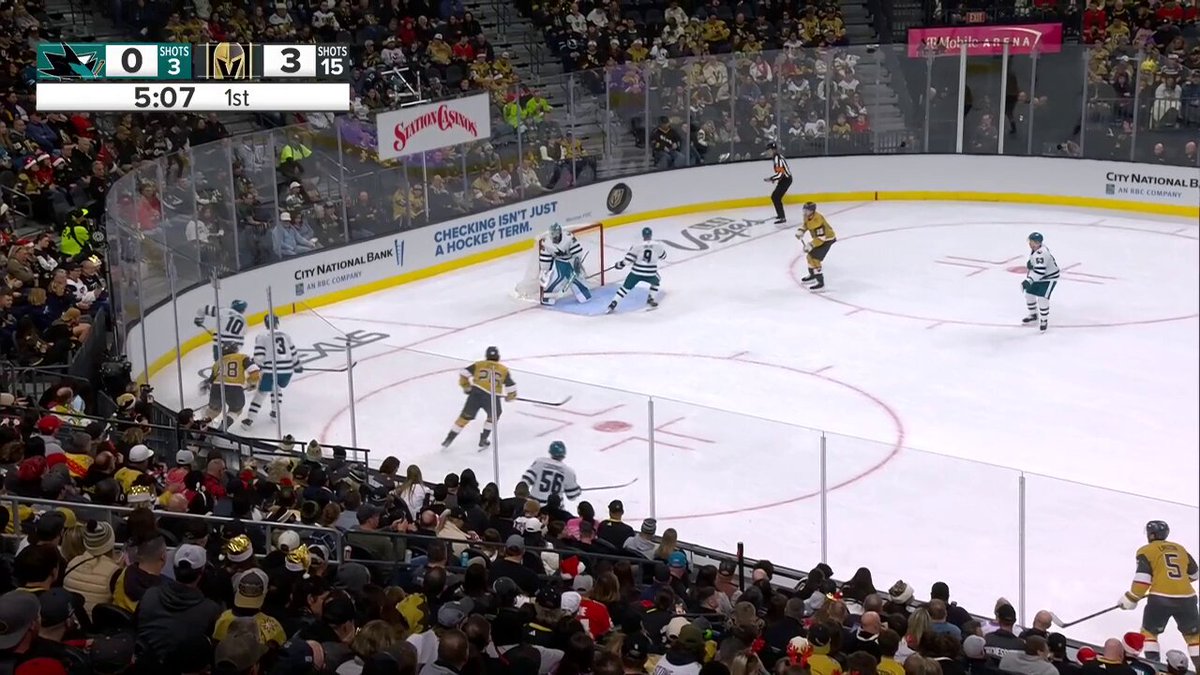 That's FOUR goals in the first period for the Vegas Golden Knights! 😱