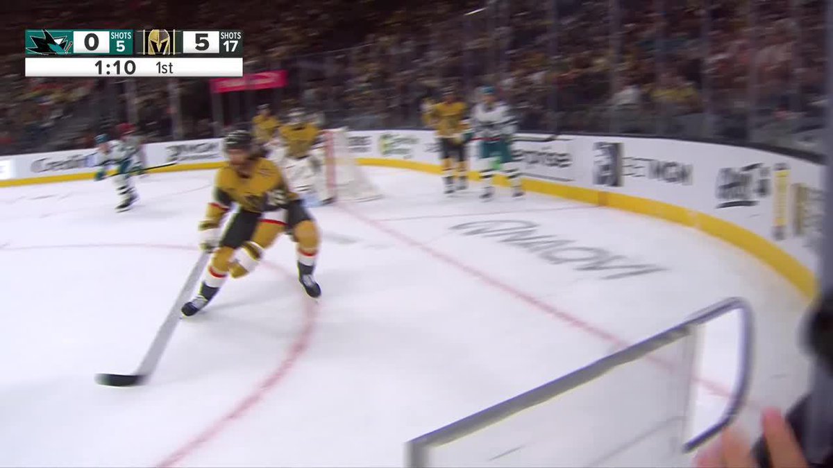 Vegas has put up FIVE GOALS in the first period 😳🚨