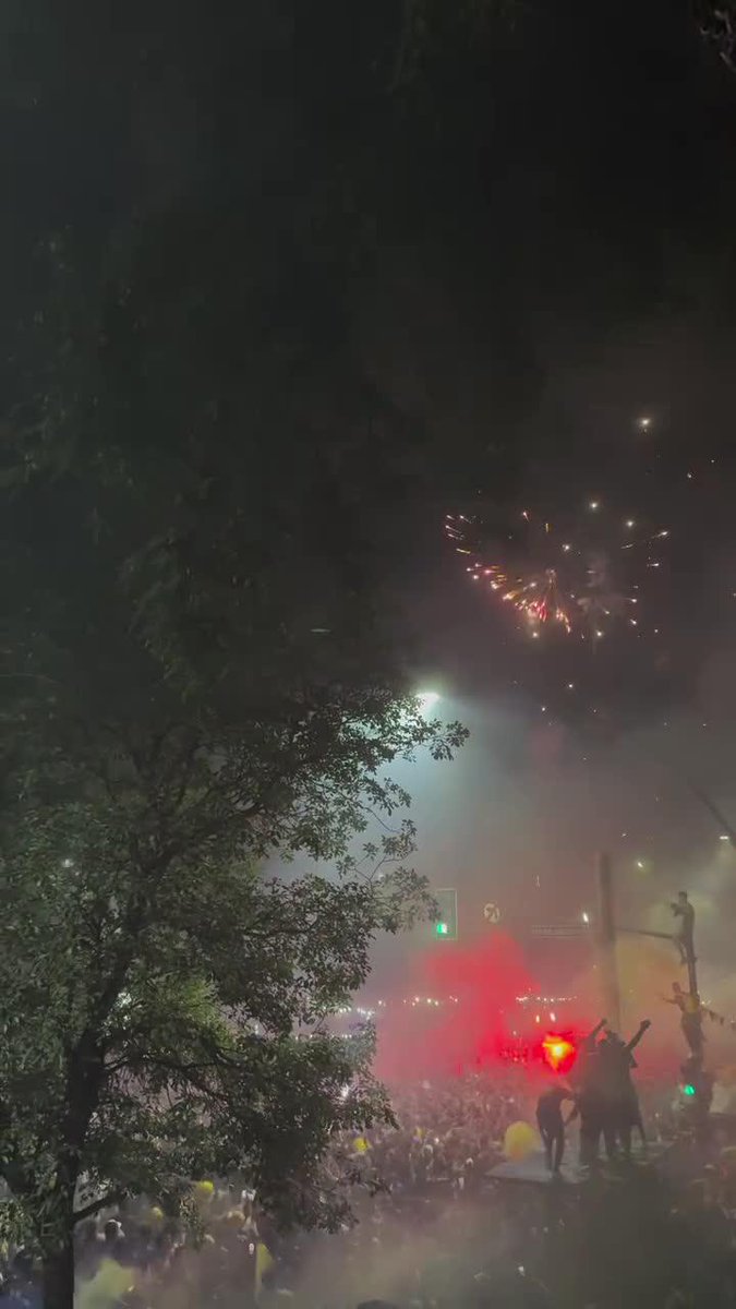 LOCURA CANALLA: la gente de Rosario Central festeja los 136 años de la Institución. ¿Qué pedirán de deseo? 📹 Rosario Central