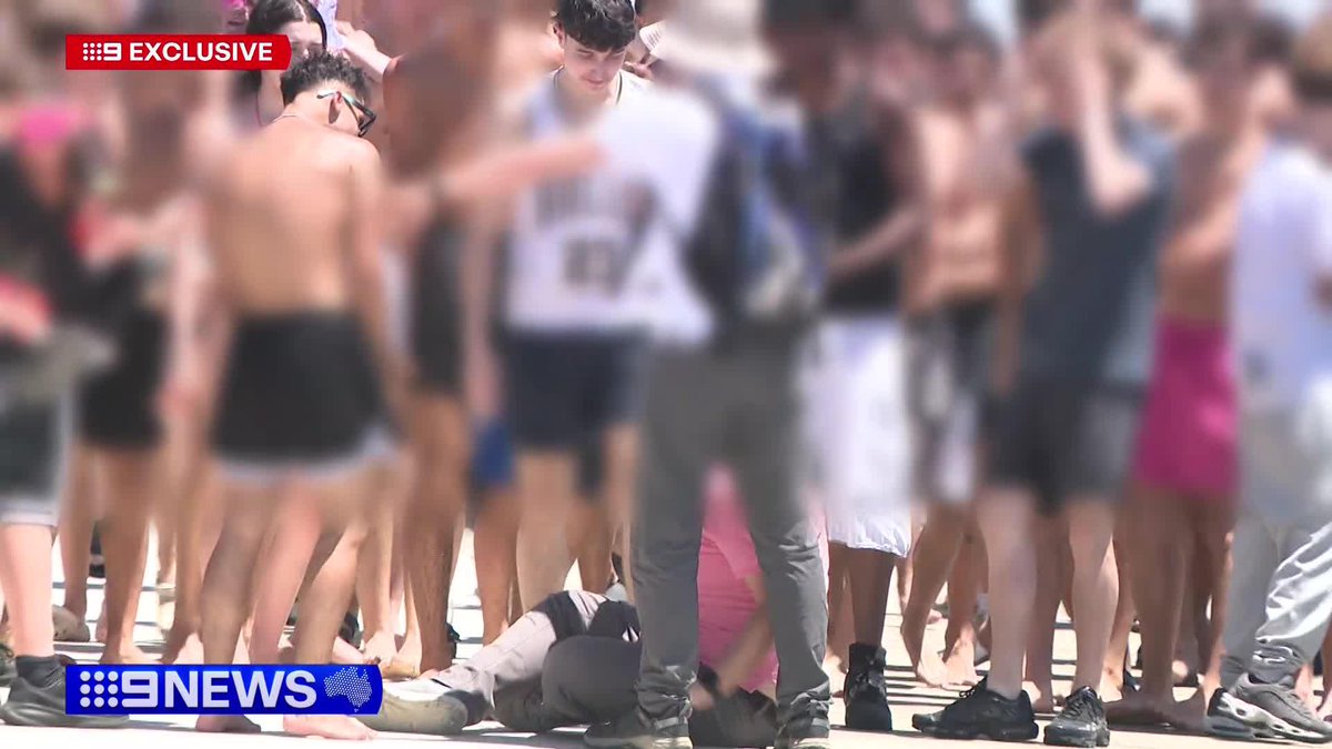 A Norwegian tourist planning to spend Christmas in Melbourne has returned home after he was viciously assaulted by a gang of youths at St Kilda Pier. Investigators say the 34-year-old was falsely accused of taking photographs of people at the beach. Gillian Lantouris #9News
