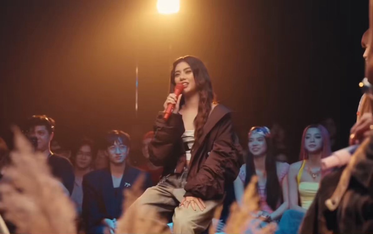 🐺: guys, kung alam niyo lang, pinilit talaga ni mikha lim na, guys, infinity talaga. GETS NA GETS KO SI MIKHA LIM SA PAKIKIPAGLABAN NA ISALI SA ALBUM ANG INFINITY
