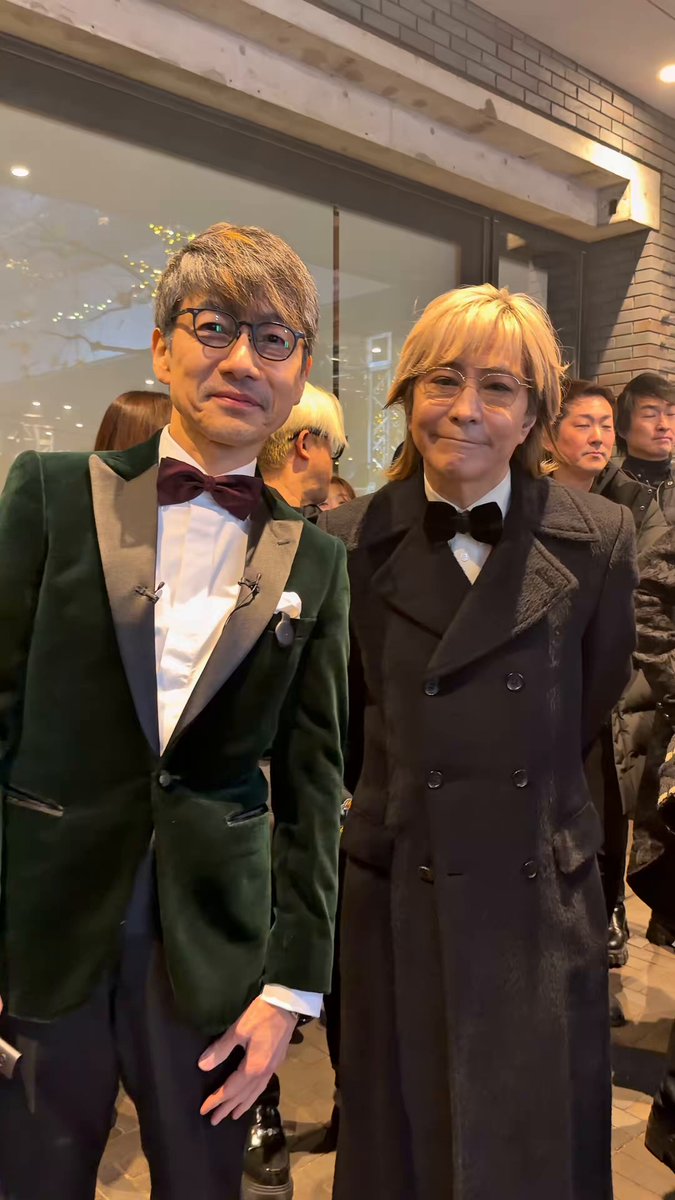 用賀駅ビル「GMOインターネットTOWER」の プロジェクションマップと 小室さん、オーケストラが奏でる 「Special Live」を動画で、ぜひご覧ください 🎄♬ 「クリスマスソング」 「ベートーベン交響曲第9番」 小室さん作曲の弊社コーポレートソング 「Internet for Everyone」 ⁡#感謝を力にすべては笑顔のために #GMOインターネットグループ30周年