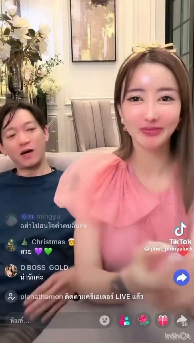 เมื่อวานในไลฟ์ 💥💥 คุณจิน กับคุณกวาง มาขอขี้แจงหลายประเด็น 📍จิน : ผมหย่ามาจะ 3 ปีแล้วนะ วันนี้ผมคบกับกวาง 6 เดือนแล้ว แล้วที่ใครบอกผมคบหลายคน ผมไม่มีใคร ผมมีกวางคนเดียว 📍กวาง :ขอชี้แจงเรื่องไปงาน ที่คนคิดว่าไปงาน กวางต้องการแสงเหรอ?...กวางไม่คิดแบบนั้นเลย (ตนไปกับกลุ่มเพื่อน และน้องที่รู้จักเป็นผู้แข่งขันรายนี้) สาเหตุที่ไป คือไปดูอินฟูลที่แข่ง..เผื่อจะต่อยอดมาไลฟ์สดกับธุรกิจของตน และตนก็ลงทะเบียนเข้างานปกติ) 📍จิน : เราเป็นคนธรรมดา ปล่อยพวกเราไปเถอะ 55555 📍กวาง : ไม่เคยคิดว่าพี่จินเป็นไฮโซ แค่กวางมองว่าเป็นแล้วไง?.เขาจะรวย ไฮโซ มีเงิน แล้วไง?? 📍จิน : ไม่มี 555555 📍กวาง : คบกับใครกวางไม่ได้คาดหวังตรงนั้นเลย เราคบกันเรามีทั้งให้และรับซึ่งกันและกัน ไม่ได้หวังอะไร หรือขออะไรเราคิดแค่ว่า คุณให้เรามา เราให้คุณกลับ..เราก็เป็นคนใจใจคนหนึ่ง"
