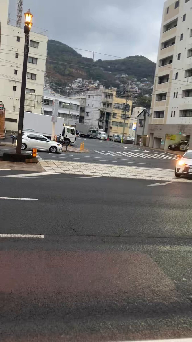 県民の声が行政を動かしました。情報提供いただいた方、銭座校区連合自治会のみなさん、長崎スタジアムシティ運営者のリージョナルクリエーション長崎みなさん、長崎電気軌道のみなさん、様々な関係者のご協力のおかげで一定の安全対策は施されることになりました。まだまだ十分とは言えませんが、これからも長崎スタジアムシティ周辺のまちづくり、安全対策にお力添えを賜りますよう、よろしくお願い申し上げます。1月の現場リポートもお楽しみに！