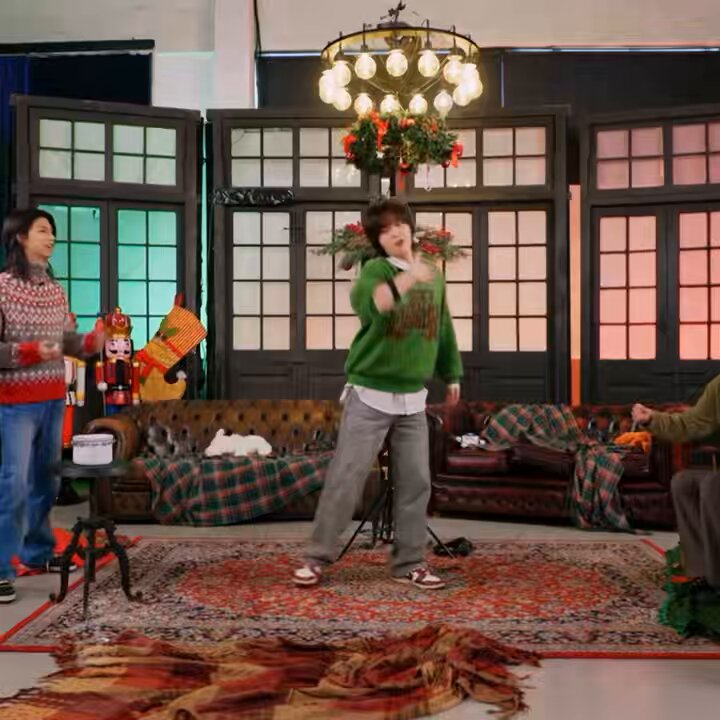 the members’ reactions to jungsu's sexy dance to a christmas carol HAHAHAHA