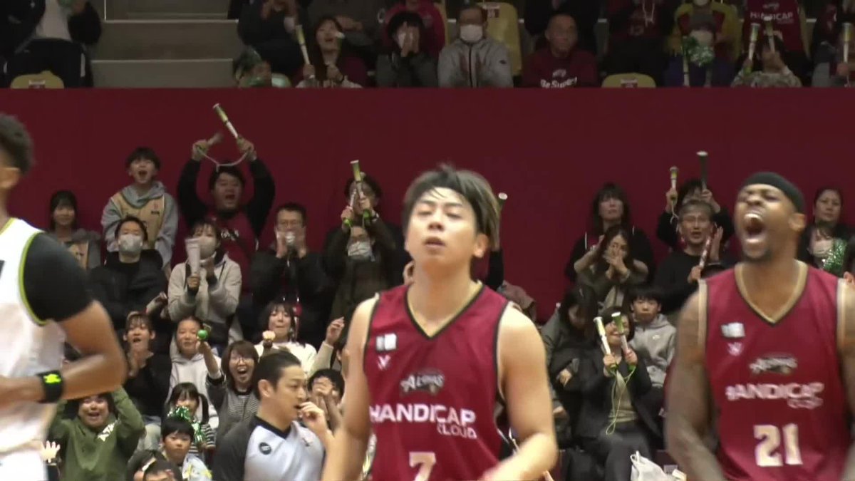 序盤から絶好調絶好調✨️ 越谷#7 松山がバスカンスリーを沈める！ 松山駿(Shun Matsuyama) 越谷アルファーズ 📡バスケットLIVEで生配信中 #Bリーグ #りそなグループ