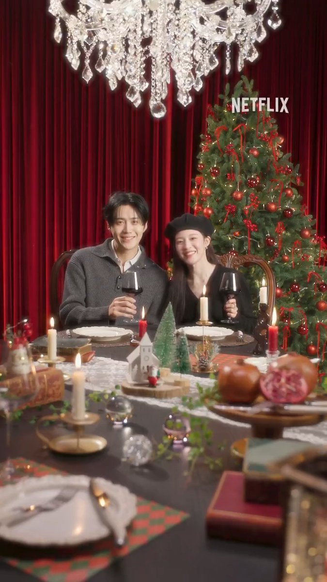 maligayang pasko, bestie 🎄🫶🏼 kim seon-ho and go youn-jung wish you a very merry christmas! they’ll see you next year in can this love be translated? only on netflix ❣️ #CanThisLoveBeTranslated #이사랑통역되나요 #KimSeonho #김선호 #GoYounjung #고윤정
