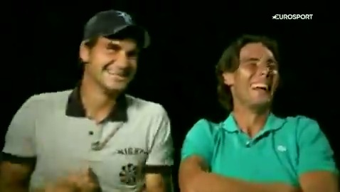 Fiesta navideña para los fans del tenis es este vídeo que nunca pasa de moda 🤣🤣🤣 Roger Federer | Rafa Nadal