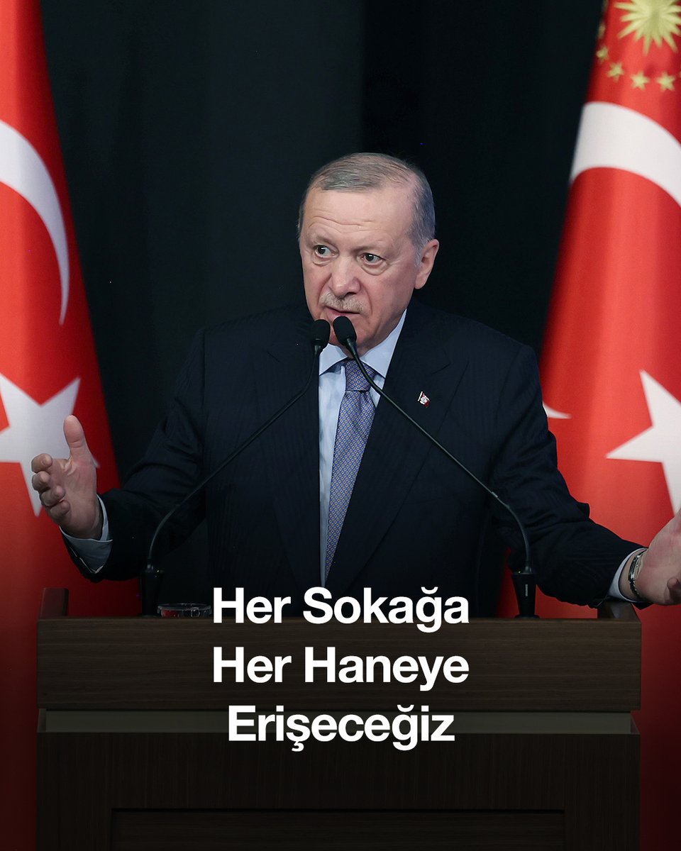 Uzak-yakın demeden her mahalleye gitmek, kime oy verdiğine bakmadan her sokağa, her haneye erişmek AK Parti’nin siyaset anlayışının özüdür. Milletle arasına mesafe koyan bizimle arasına mesafe koymuş demektir.