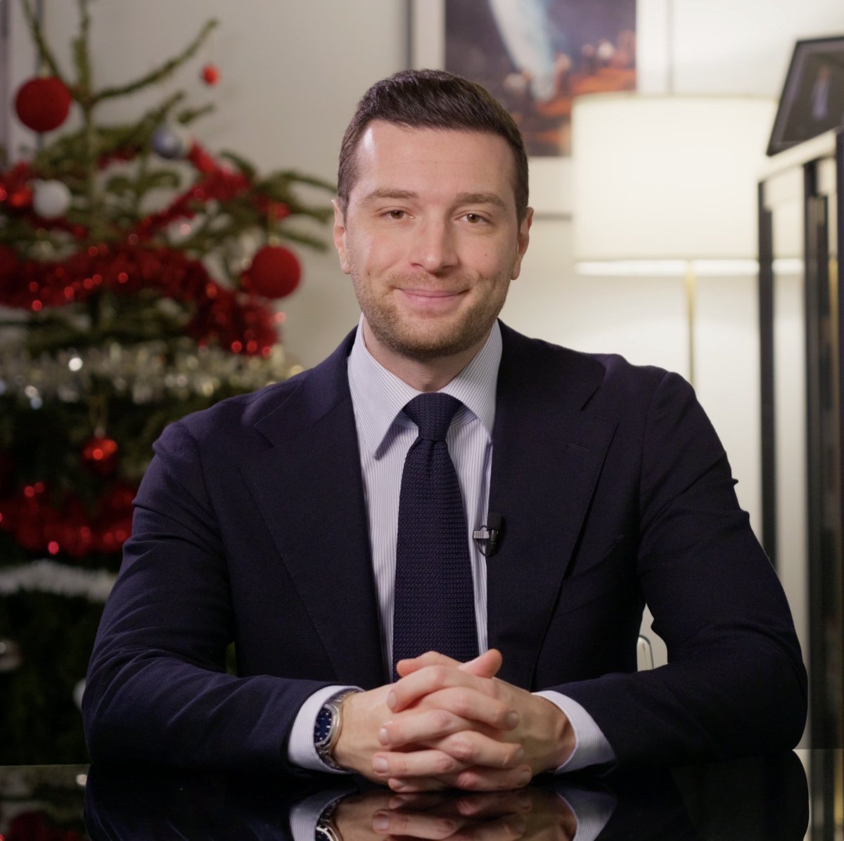 Jordan Bardella souhaite Joyeux Noël a tous les Français 🎅🎄 Il apporte un message d'espérance 🙏. #reveillon #noel2025