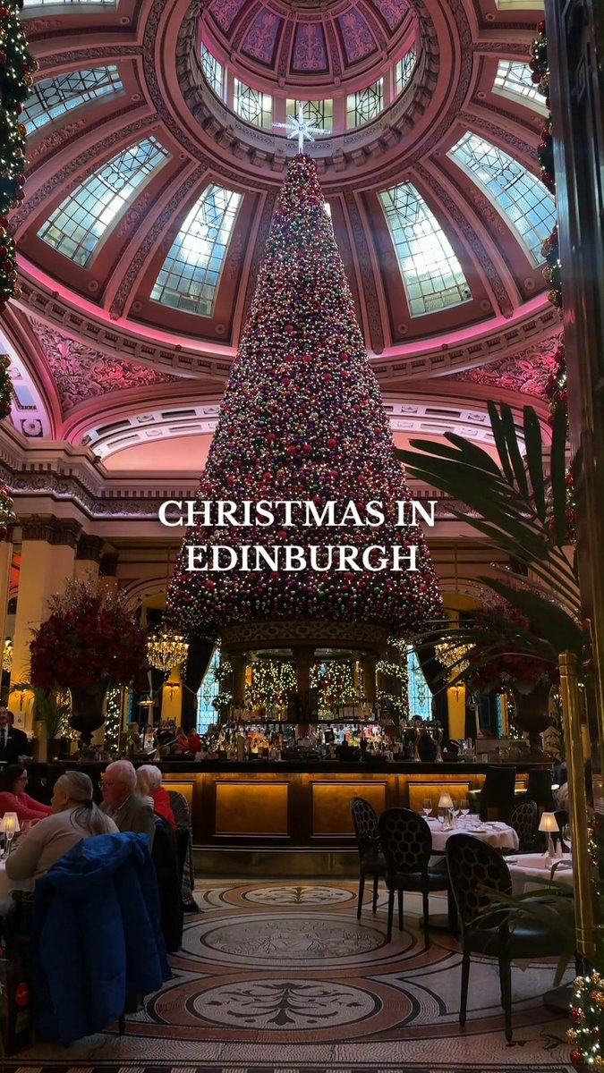 The streets of Edinburgh are full of festive decorations, with beautiful trees and sparkling lights around every corner. There's something truly magical about this time of year, when the whole city is glowing and Christmas spirit is in the air. Where have you spotted beautiful decorations this year? 🎄