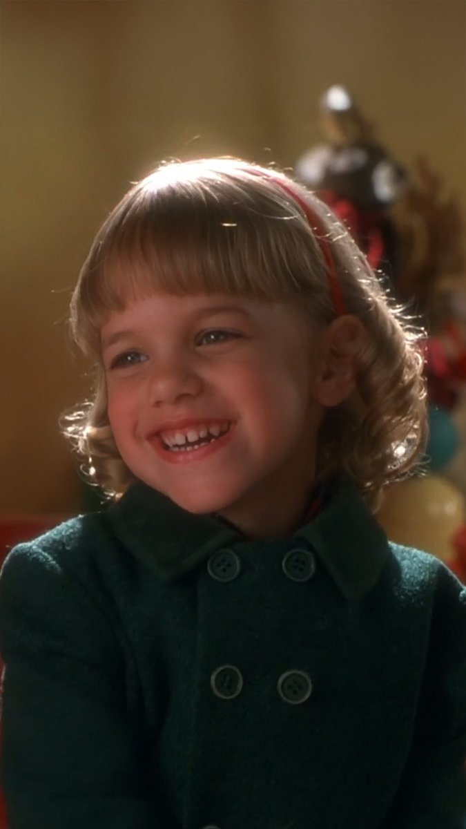 A scene that makes believing in Santa feel easy. Film: MIRACLE ON 34TH STREET (1994)
