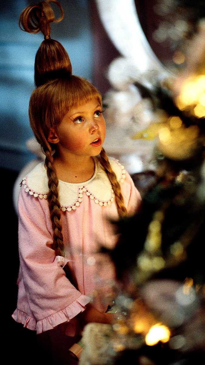 Cindy Lou, asking the big questions. 🎬 How the Grinch Stole Christmas (2000)