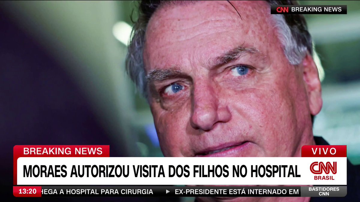 O ministro Alexandre de Moraes autorizou os quatro filhos do ex-presidente Jair Bolsonaro — Carlos Bolsonaro, Flávio Bolsonaro, Jair Renan e Laura — a visitá-lo no hospital.