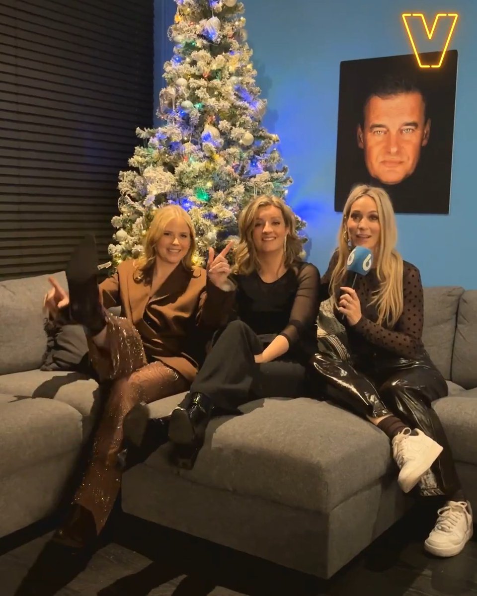 Ook namens Noa, Merel en Hélène: hele fijne kerstdagen en een gelukkig nieuwjaar! 🙌🎅🎆 #vandaaginside