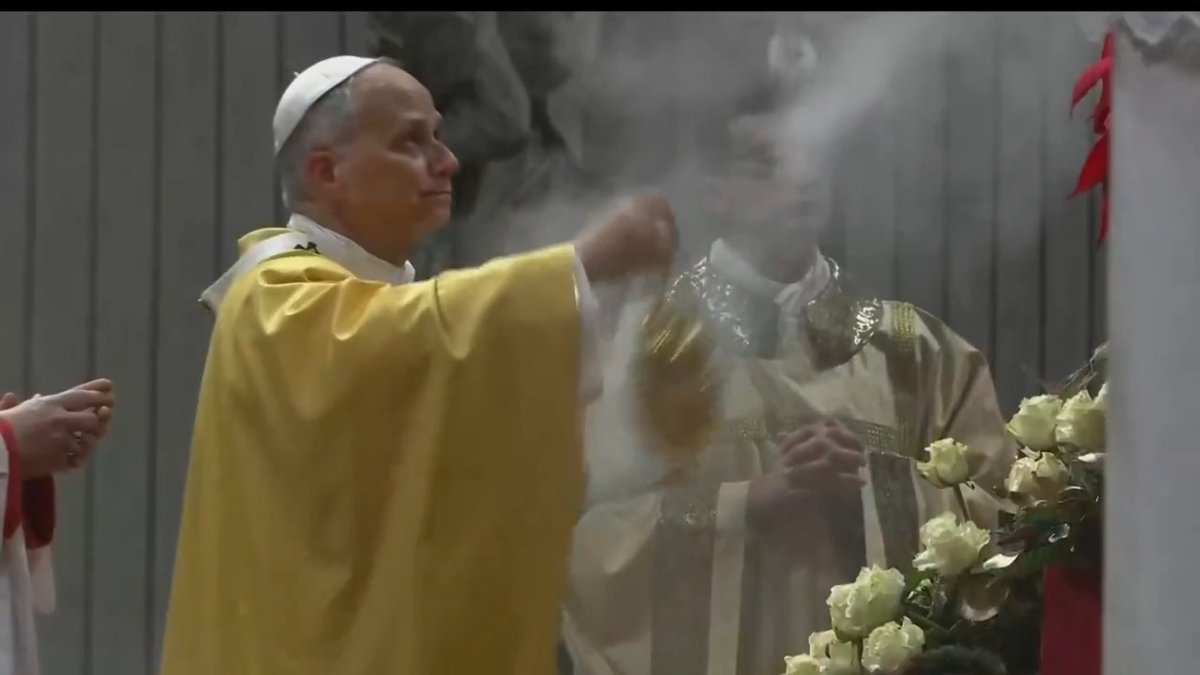 Pope Leo XIV celebrates his first Christmas Eve Mass at the Vatican The first American pope leading 1.4 billion Catholics tonight St Peter's Basilica hosts the historic Midnight Mass A "Christmas of Peace" for the world to 🅱️ehold