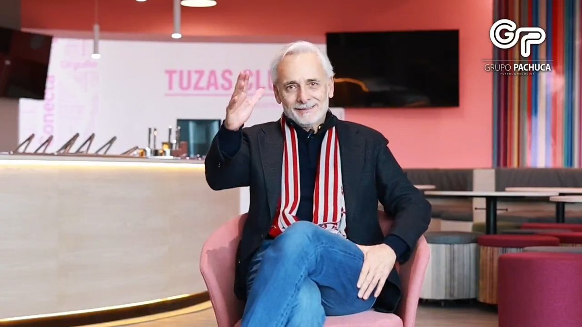🪅 | Desde Tuzas Club, nuestro Presidente Jesús Martínez tiene un mensaje para todo Pachuca: ¡Felices fiestas para todos! 🎁🤍💙
