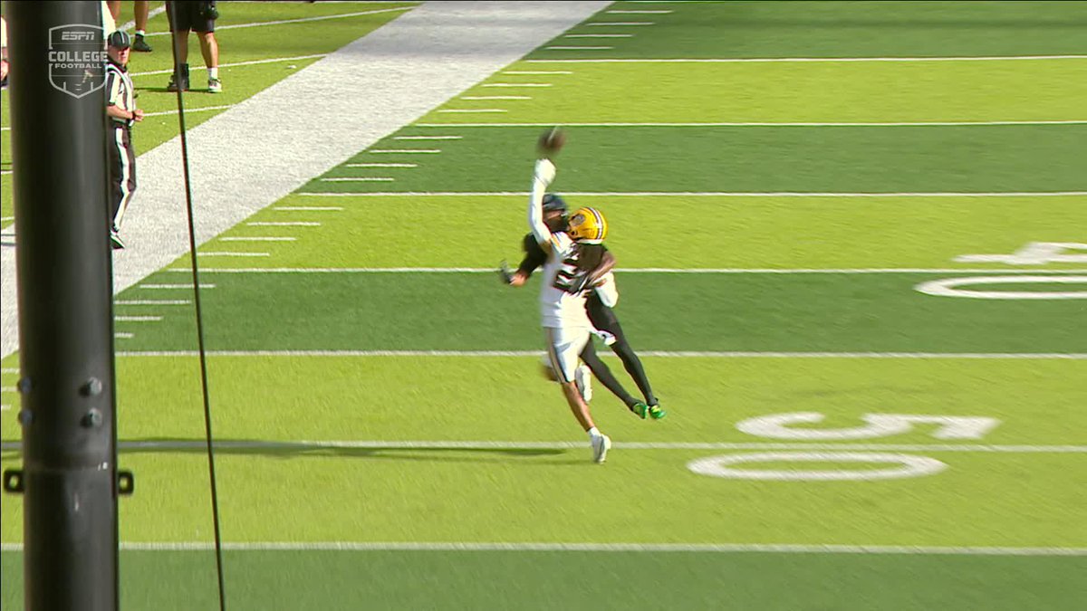 HOW DID HE CATCH THIS ๐ฑ