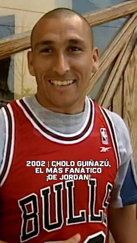 ¿QUIÉN MÁS COMO EL CHOLO? Guiñazú, una fanático de verdad de Su Majestad Michael Jordan. 🔙 2002 🤩 #SC25