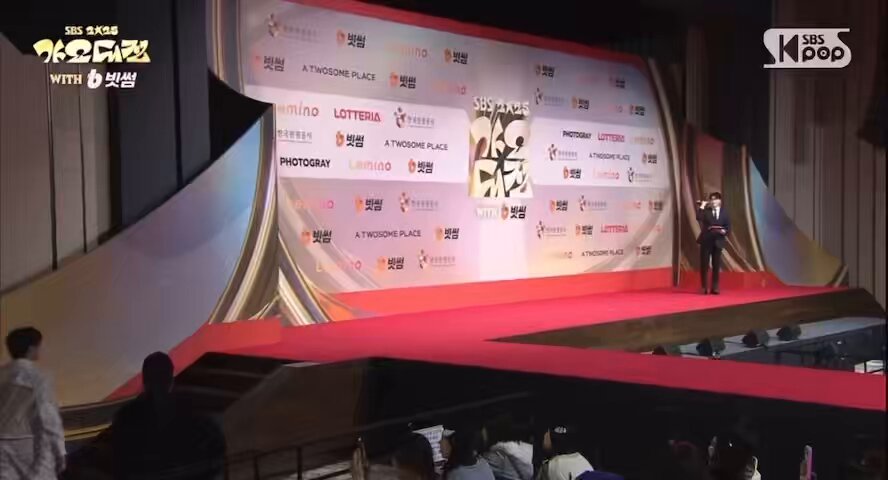 #StrayKids arrives at the 2025 SBS Gayo Daejeon red carpet!♥️