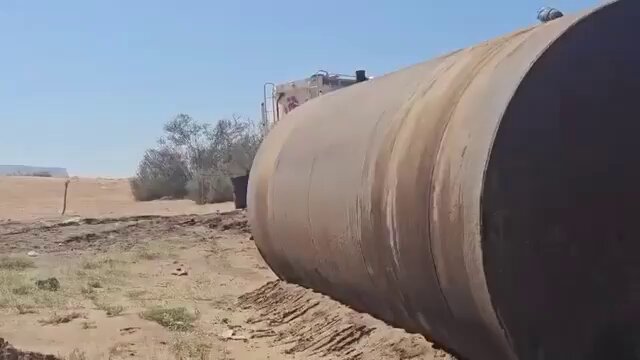 قوات المجلس الانتقالي الجنوبي فجّرت واحدًا من أخطر أسرار تمويل الإرهاب العابر للحدود، وكشفت أن النفط الذي حُرم منه المواطن كان يُهرَّب لتمويل الفوضى والقتل. ما كُشف جريمة أمنية كبرى لا شبهة إدارية، وكل من يواصل دعم إخوان اليمن، بأي شكل كان، بات شريكًا كامل المسؤولية في هذه الجريمة الإرهابية، بعد سقوط كل ذرائع الجهل والحياد. #البيان_الأول #الاستقلال_الثاني #استعادة_دوله_الجنوب