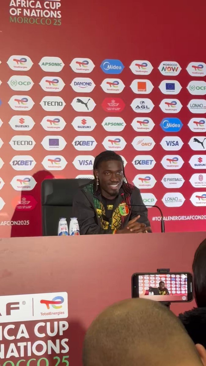 😭🇲🇱 𝗟𝗔 𝗗𝗘́𝗖𝗢𝗡𝗧𝗥𝗔𝗖𝗧𝗜𝗢𝗡 𝗧𝗢𝗧𝗔𝗟𝗘 𝗗’𝗬𝗩𝗘𝗦 𝗕𝗜𝗦𝗦𝗢𝗨𝗠𝗔 𝗘𝗡 𝗖𝗢𝗡𝗙𝗘́𝗥𝗘𝗡𝗖𝗘 𝗗𝗘 𝗣𝗥𝗘𝗦𝗦𝗘… « Ça va, ça va… » ✌️ #CAN2025