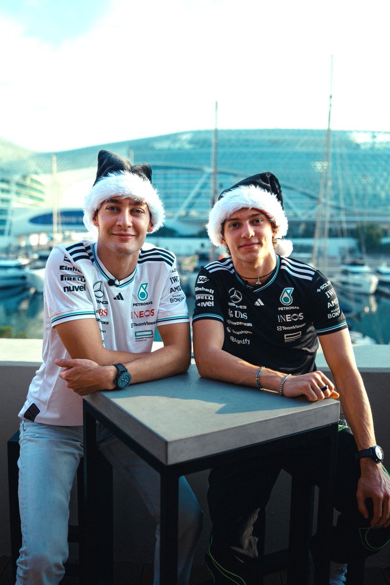 A Christmas message to you from George and Kimi 🎄🎁🎅