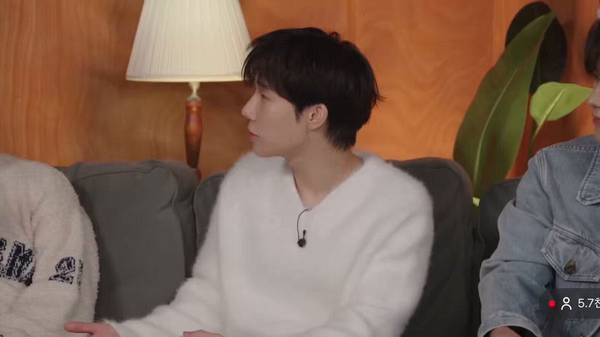 김성규가 이성열한테 요즘 레슨도 열심히 받고 왜 그렇게 열심히 사냐고 물어봣는데 이성열 대답 “나 사랑받고싶어..” 하ㅠㅠㅠㅠㅠ 열자님제발