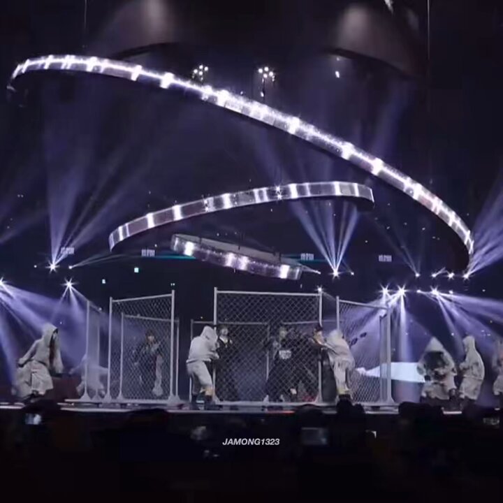 이제노 몸 ㅈㄴ 가볍게 쓰네 ㅜㅜ