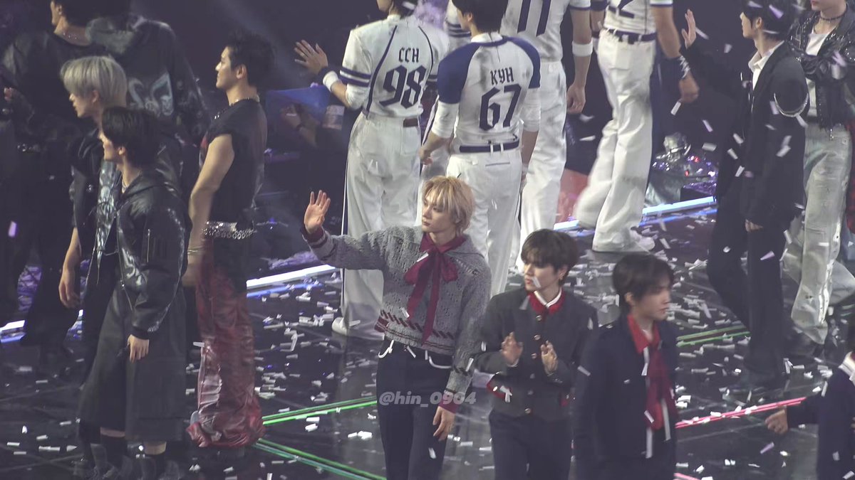 BOYNEXTDOOR with TXT at the SBS Gayo Daejeon 2025 ending stage #BOYNEXTDOOR #보이넥스트도어