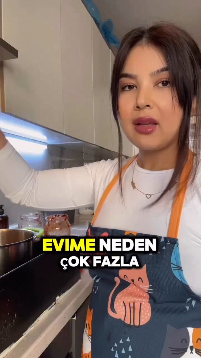“Misafirlik kavramını güncelledim” diyen kadın: 📌 8 çeşit ikram bekleyenleri evime davet etmiyorum. 📌 Geldiklerinde süs bitkisi gibi oturup yardım teklif etmeyenleri davet etmiyorum. 📌 Camlardaki parmak izlerini yadırgayacakları davet etmiyorum.
