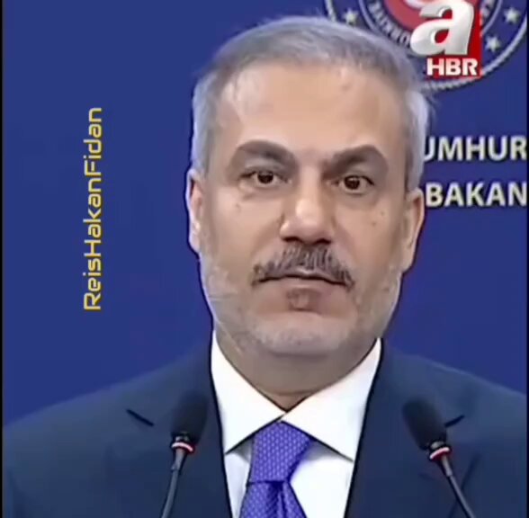 Şahlar ve vezirler (Medya patronları, nüfuzlu iş insanları) oyuna devam ederken, piyonlar kutudan çıkarılır ve bir kenara atılır! Asıl soru şu "Sırada Kim var" ?