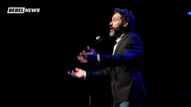 CADEAU DE NOËL🎁| Guillaume Lemay-Thivierge sort ARRUDA de la boîte à souvenirs ridiculement gênants, précisant qu'il pensait qu'il était un homme brillant qui allait lui expliquer des choses logiques durant la COVID Est bonne🤣🤣🤣 JOYEUX NOËL🎄⭐️
