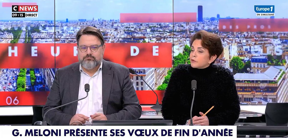 🗣️Judith Waintraub : "On envie les italiens d'avoir une dirigeante qui sait dire avec des mots simples, des mots utiles, qui ne sonnent pas creux sans cette grande éloquence qui est devenue la marque d'E Macron qui ne peut rien dire sans solennité, il faut vraiment qu'il marque les choses, du coup, on entend encore plus le creux de son discours, oui, on voudrait un Giorgia Meloni pour la 🇫🇷, l'équivalent en termes de simplicité et d'empathie pour sa population, ce qui parait la moindre des choses pour un dirigeant".