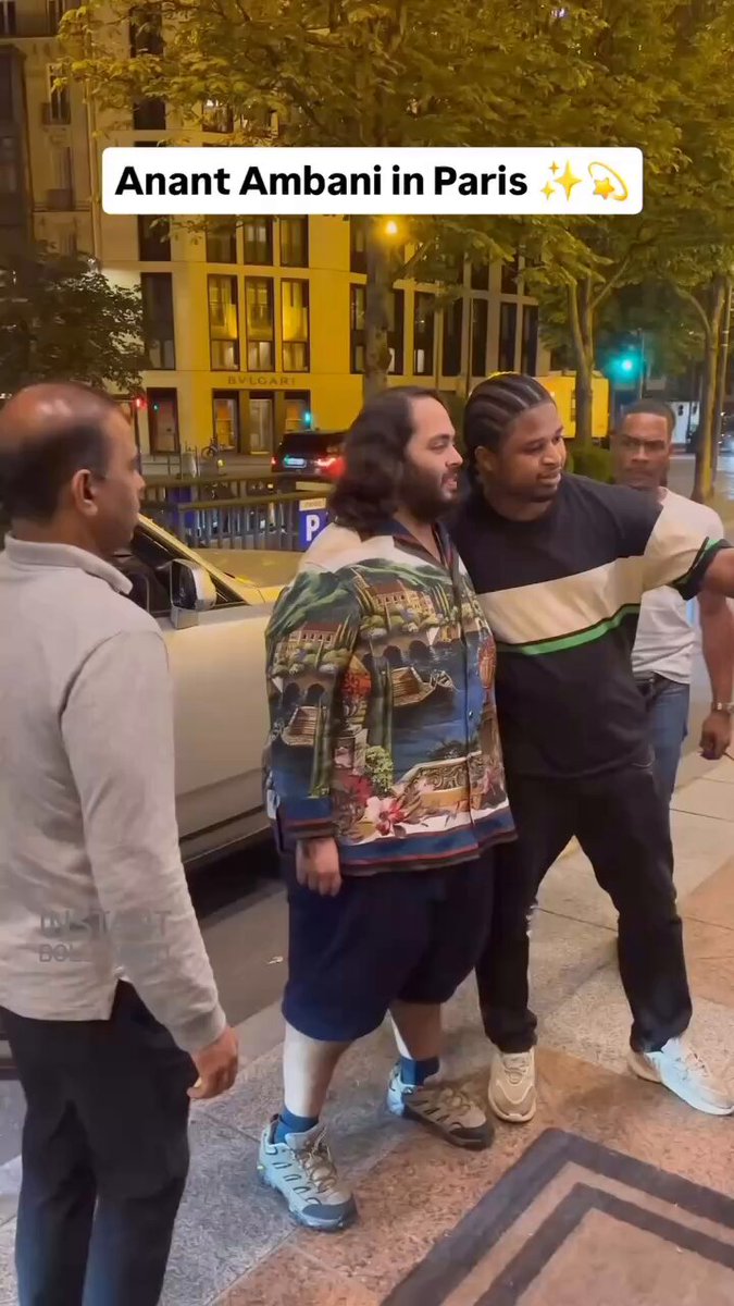 Ambani bodyguard was like, the fact that he asked you to take pictures with him doesn’t mean you should feel comfortable.