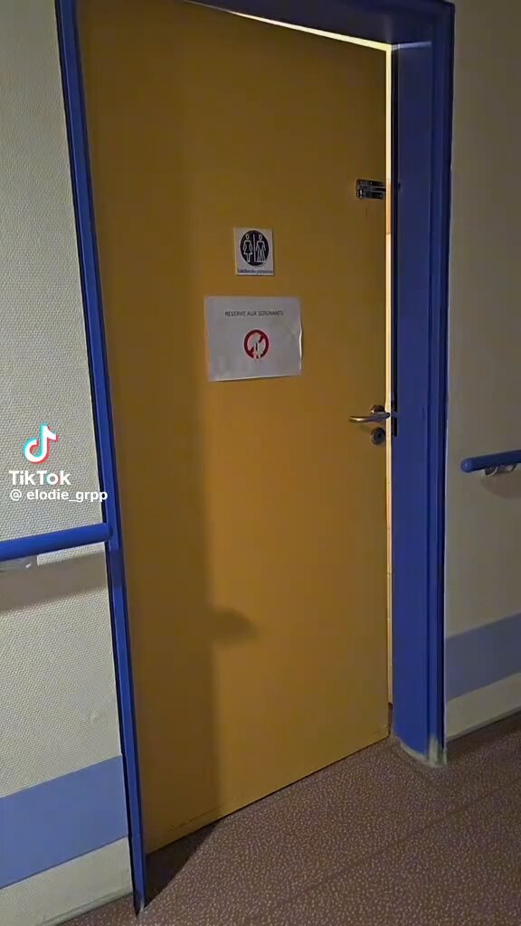 Ya empiezan con los bailecitos en tik tok...¿por qué no pasáis así de contentas por las salas de espera, donde hay gente desesperada de tanto esperar?