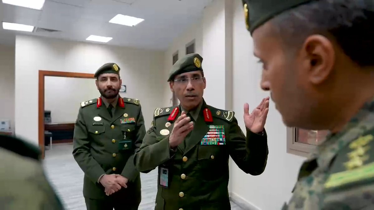 📹| مدير عام الجوازات المكلّف يتفقد إدارة متابعة الوافدين بمنطقة مكة المكرمة وأعمال اللجان الإدارية.
