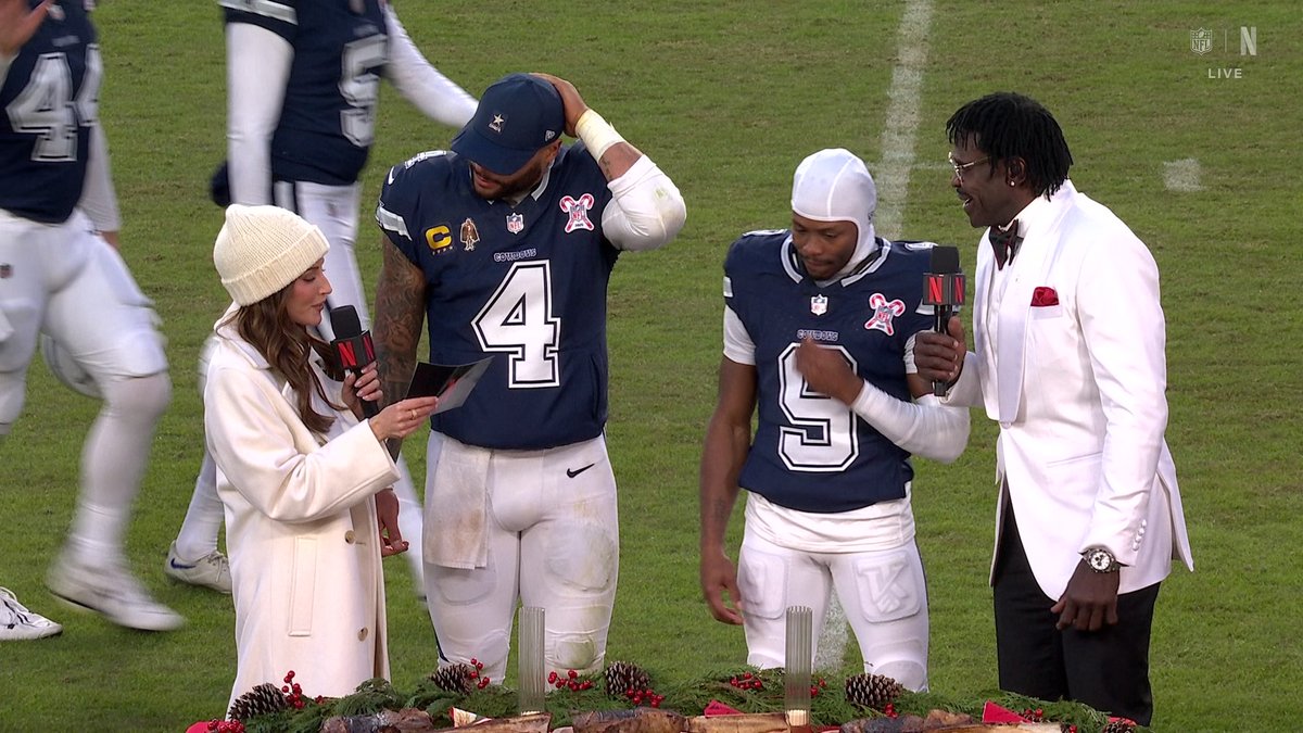 Special repurposed classic Santa suits for Dak Prescott and KaVontae Turpin 🎄 NFL Christmas Gameday is LIVE now on @Netflix!