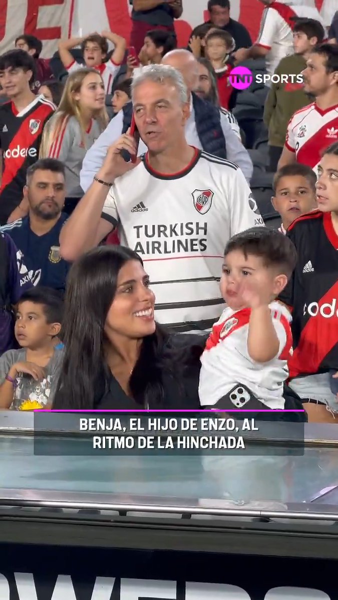 Benja, el hijo de Enzo y Valentina, un fanático más de River en este 2025