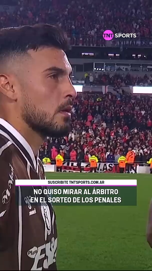 Nacho Vázquez no quiso mirar al árbitro en el sorteo y fue uno de los momentos del 2025