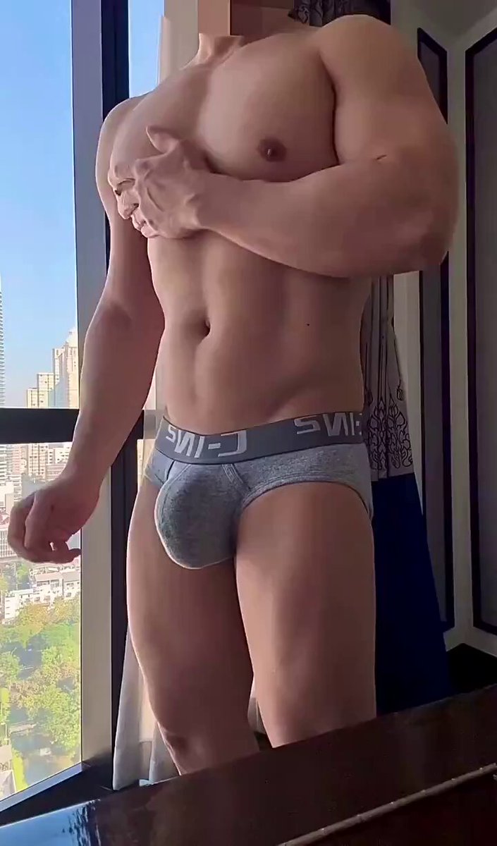 一个人在家，欲望来了就自己发一炮，有想被我大屌发炮的吗？私信来聊。