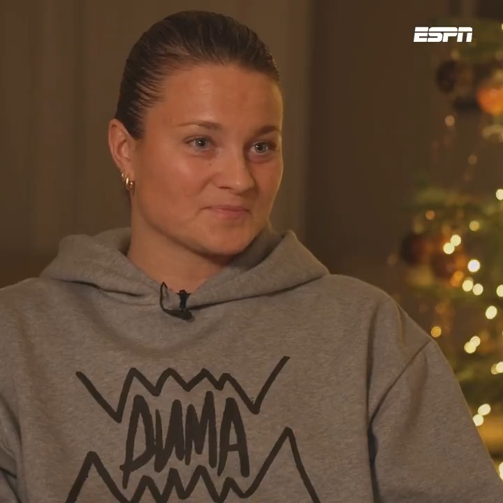 Afzwaaiend recordinternational Sherida Spitse kijkt na historisch jaar stiekem vooruit: "Van het vrouwenvoetbal weet ik heel veel, maar het mannenvoetbal triggert mij ook"