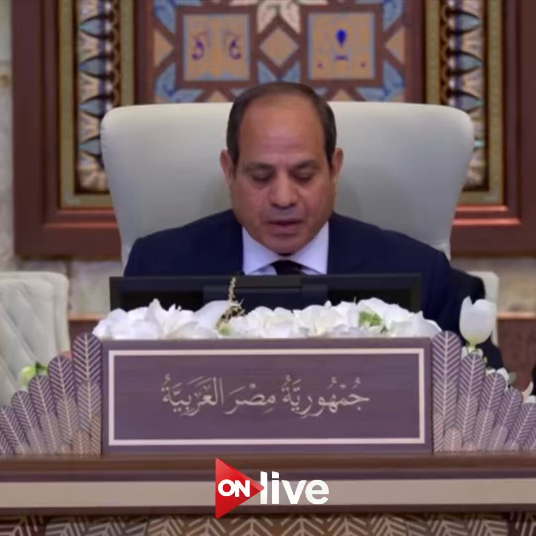 دائماً .. فخامة الرئيس عبدالفتاح السيسي حفظه الله.. حريص كل الحرص.. على اليمن ووحدته وأمنه وإستقراره وسلامة أراضيه. إنها علاقة تاريخية عريقة وعظيمة.. بين اليمن ومصر. وقفت مصر إلى جانب اليمن.. ولا زالت .. كما تعودنا منهم وتعلمنا ودرسنا على يديهم. #مصر