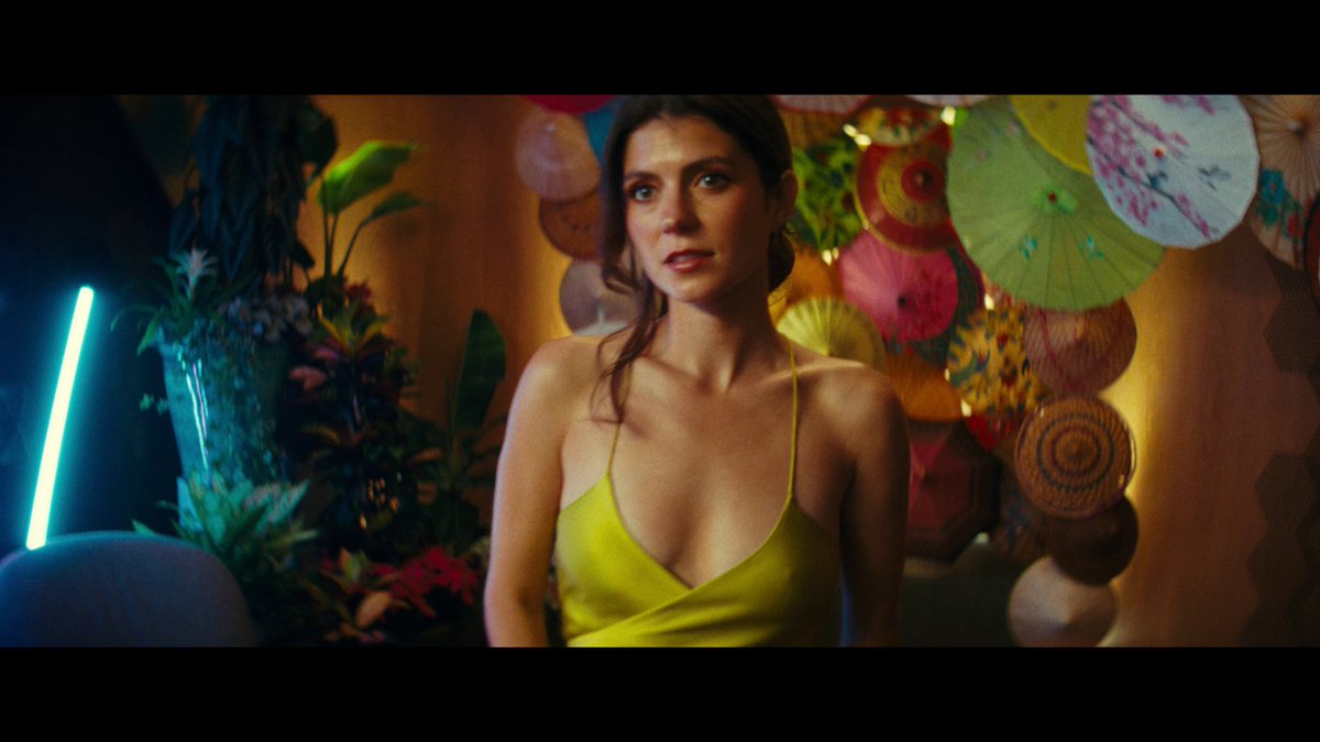 Bu şarkıyı duyduğum an aşka düşesim geliyor. Tatilde Tanıştığımız İnsanlar 9 Ocak'ta sadece Netflix'te.