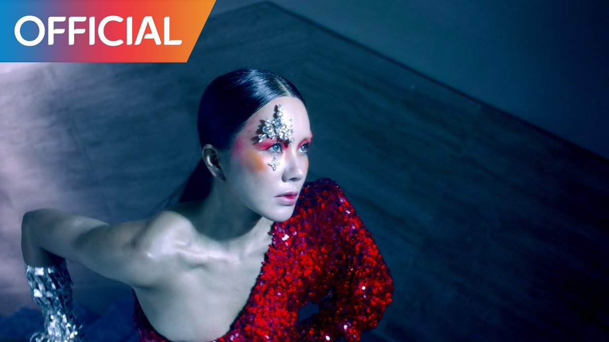 9 years ago today, Uhm Jung Hwa released Part 1 of her 10th Album titled ‘The Cloud Dream of the Nine: The 1st Dream’ with double title tracks ‘Dreamer’ ‘Watch Me Move’