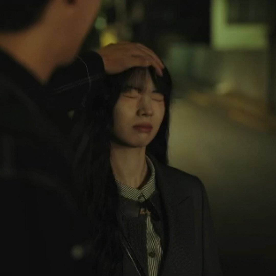 Dahyun getting her hair ruffled with her little "why" she's so cute