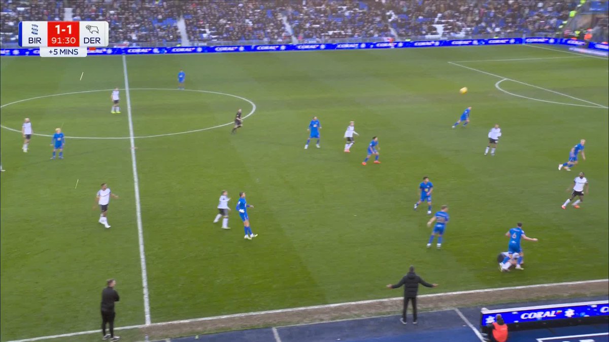 Defenders in this game want New Year's Day off or something? What the fuck is Christoph Klarer thinking? 😂