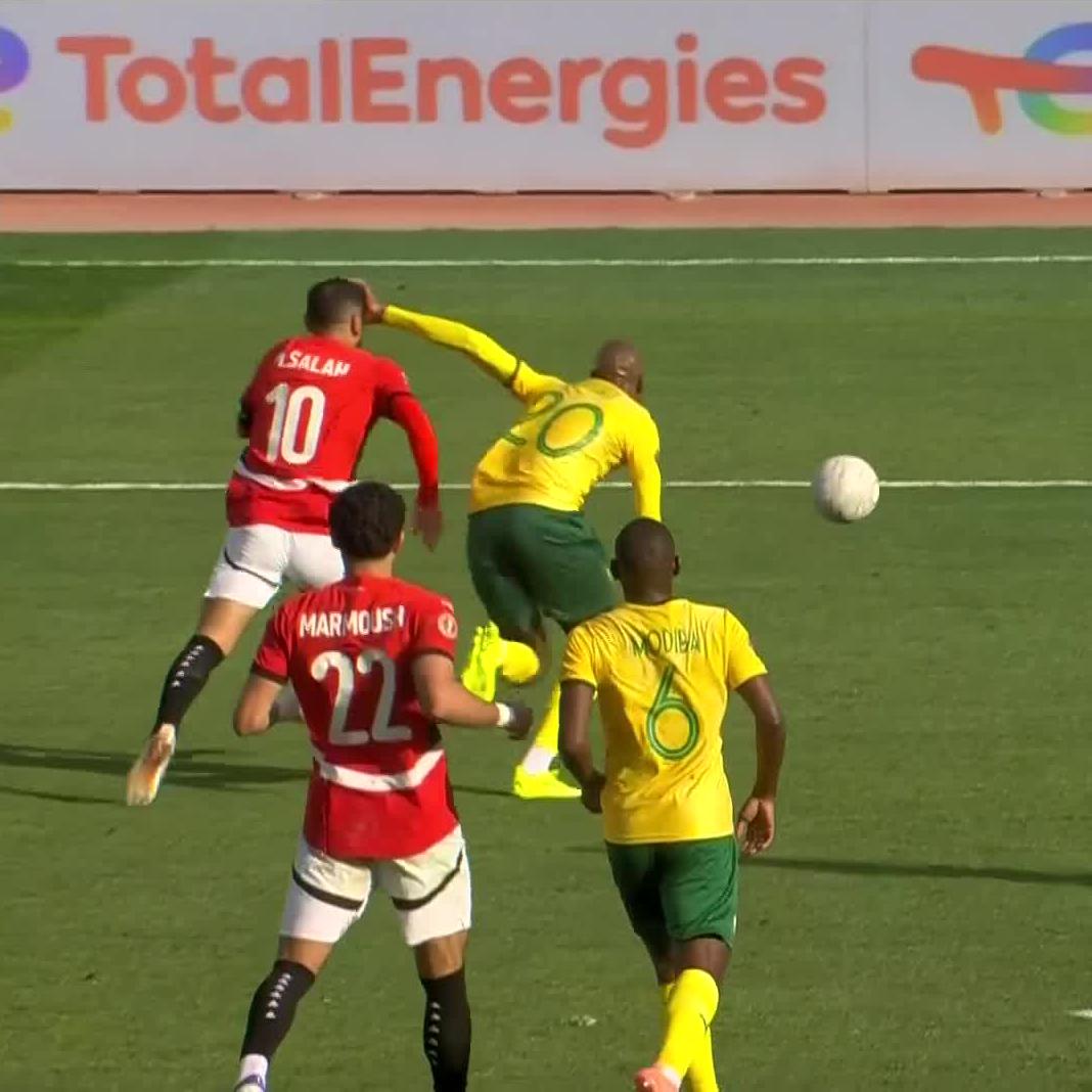 Mudau's flailing hand makes contact with Salah's face 👀👇 Do you agree with the referee's decision? 🤔💭 📺 Stream #TotalEnergiesAFCON2025 on DStv: